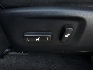 Hilux LOUNGE 2,4D-4DDouble Cab Aut. 4D - Image 10