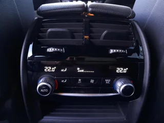 530 e Touring LUXURY LINE PHEV 4x4 Aut - Image 14