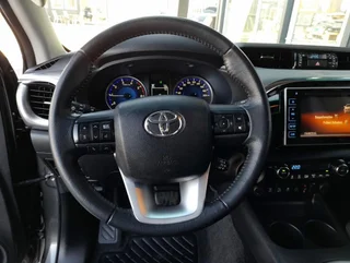 Hilux LOUNGE 2,4D-4DDouble Cab Aut. 4D - Image 9